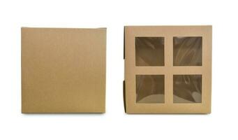 caja de cartón aislada sobre fondo blanco. vista frontal y trasera foto