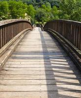 el viejo puente de madera foto