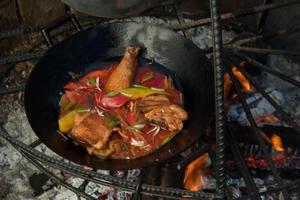 cocinando al fuego foto