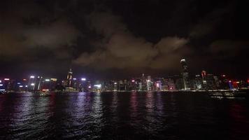 Secuencia de video en tiempo real de 4k de hong kong, china - el horizonte de hong kong en la noche