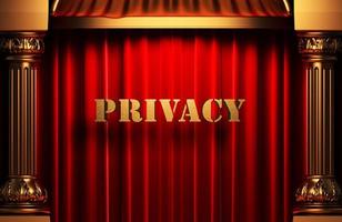 privacidad palabra dorada en cortina roja foto