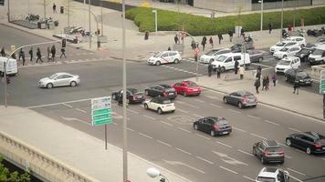 tráfico matutino en madrid paseo de la castellana, españa video