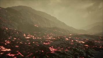 vista panorâmica de uma parte de um fluxo de lava no escuro video