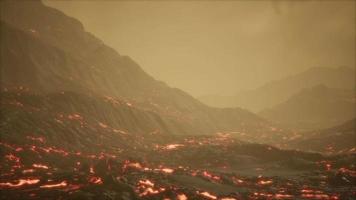 schilderachtig uitzicht op een deel van een lavastroom in het donker video