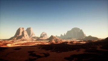 estrada de canyon de rock vermelho de nevada no panorama da região selvagem da área de conservação nacional video