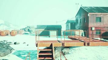 estação marrom é uma base antártica e estação de pesquisa científica video