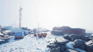 vista aérea de la estación antártica en la antártida video