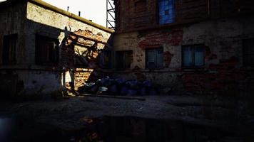 barricadé des bâtiments industriels abandonnés video