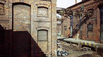 oude verlaten industriële gebouwen in de fabriek video