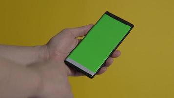 pantalla del teléfono inteligente teléfono inteligente aislado sobre fondo de color. video