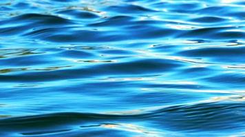 blauwe oceaan water golven achtergrond beelden. video