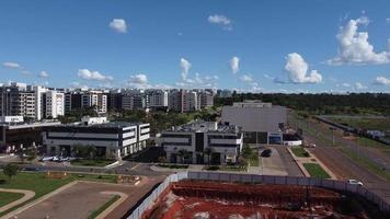 brasilien, df brasilien 28 februari 2022 flygvy konstruktion av nya kommersiella byggnader i nordvästra brasilien, aka setor noroeste video