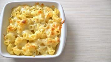 mac and cheese, macaroni pasta in cheesy sauce - American style video