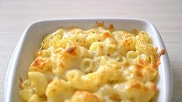 mac and cheese, macaroni pasta in cheesy sauce - American style video