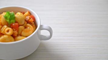 macarrão com molho de tomate e carne de porco picada, chop suey americano, goulash americano video