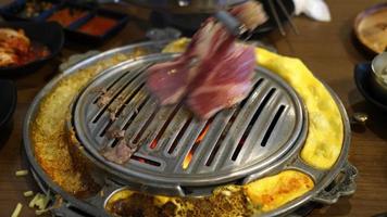 viande de porc et de boeuf grillée à la coréenne ou barbecue coréen