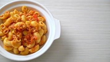 macaroni with tomatoes sauce and mince pork, american chop suey, american goulash
