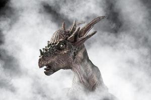 dinosaurio stygimoloch sobre fondo de humo foto