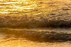 fondo de puesta de sol de sol y mar. composición de la naturaleza. foto