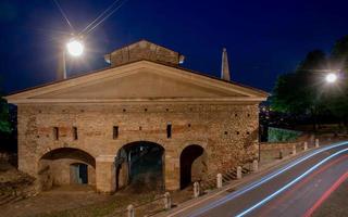 porta san giacomo en bérgamo foto