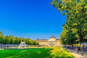 barcelona, españa - 11 de junio de 2017 kurhaus o cure house spa y edificio de casino en wiesbaden foto