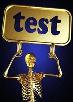 palabra de prueba y esqueleto dorado foto
