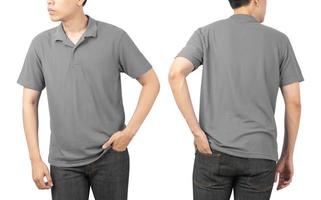 Hombre joven en maqueta de camiseta de polo en blanco delante y detrás utilizado como plantilla de diseño, aislado sobre fondo blanco con trazado de recorte foto