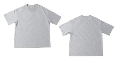 maqueta de camiseta de gran tamaño gris en blanco en la parte delantera y trasera aislada en fondo blanco con trazado de recorte foto