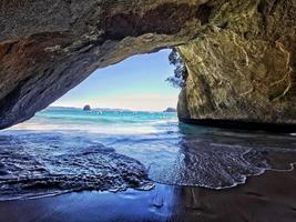 ensenada de la catedral en la bahía de coromandel foto