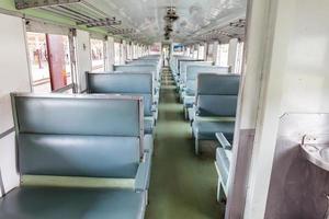 interior de tren antiguo foto