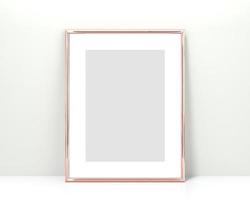 maqueta de marco de oro rosa a4 sobre un fondo blanco. 2x3 vertical, renderizado 3d vertical foto