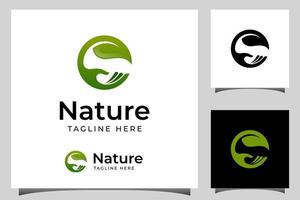 elemento de logotipo de vector de cuidado de la naturaleza con símbolo de diseño de icono de mano para logotipo de césped ecológico y orgánico a base de hierbas
