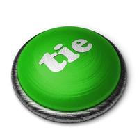atar la palabra en el botón verde aislado en blanco foto