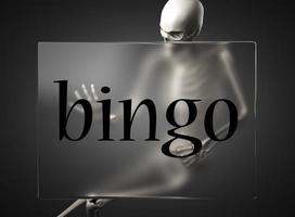 palabra de bingo en vidrio y esqueleto foto