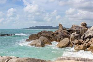 el abuelo y la abuela de hin ta hin yai rockean en la isla de koh samui, una tailandia invisible e increíble. foto