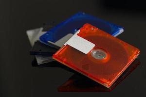 minidisco para grabación de datos y música con fondo blanco, color foto