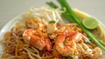 Pad Thai Seafood - Stir fried noodles with shrimps, squid or octopus and tofu in Thai style video
