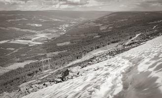 Vista panorámica de hydalen desde la parte superior de la cascada hydnefossen noruega hemsedal. foto