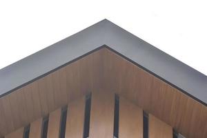 summarecon, bekasi, java occidental, indonesia, 5 de marzo de 2022. techos tropicales en edificios comerciales foto