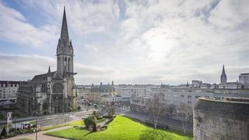 Secuencia de lapso de tiempo de 4k de caen, francia - el centro de la ciudad desde el castillo video