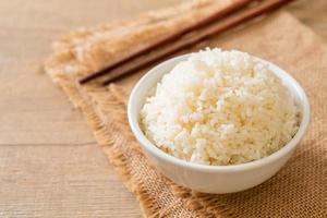 tazón de arroz blanco cocido foto