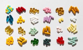 Surtido de varios tipos de pastillas. foto
