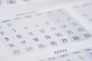 toma de detalle de un calendario en la mesa, foto