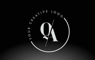 diseño de logotipo de letra blanca qa serif con corte cruzado creativo. vector