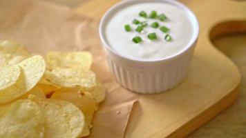 potato chips with sour cream dipping sauce video