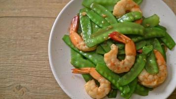 Stir-Fried Green Peas with Shrimp - Homemade food style video