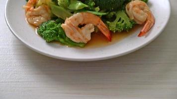 stir-fried broccoli with shrimps - homemade food style video