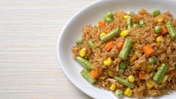 fried rice with green peas, carrot and corn - vegetarian and healthy food style video
