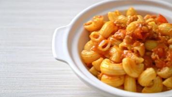 macaroni with tomatoes sauce and mince pork, american chop suey, american goulash