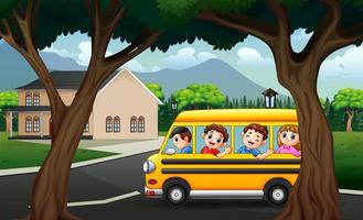 niños felices en autobús amarillo a través de la carretera vector